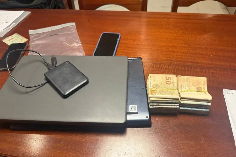 PF confirma à Prensa que R$ 26 mil apreendidos em operação estavam na casa de ex-secretária de Meio Ambiente de Búzios