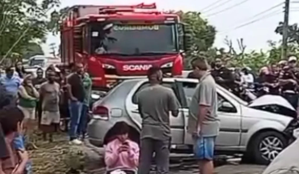 Acidente no km 33 da RJ-106 deixa ao menos um morto e causa congestionamento em Maricá