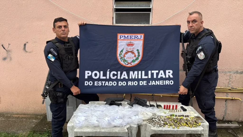 PM detém quatro homens e apreende 525 porções de drogas em Inoã, Maricá